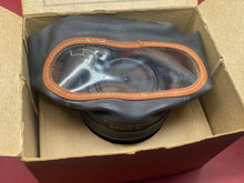 Lade das Bild in den Galerie-Viewer, Original WW2 British Home Front Labelled Civilian Gas Mask in Box of Issue 1939 - The Militaria Shop