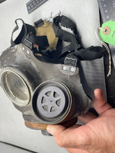 Charger l'image dans la galerie, Original British Army Assault Gas Mask - The Militaria Shop