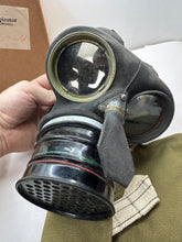 Charger l'image dans la galerie, Original WW2 British Civil Defence ARP Service Respirator Gas Mask - Complete