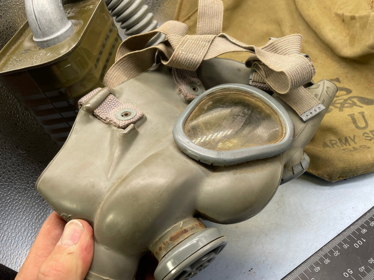 Original US Army M3 Service Gas Mask in Bag - in Stunning Condition - The Militaria Shop