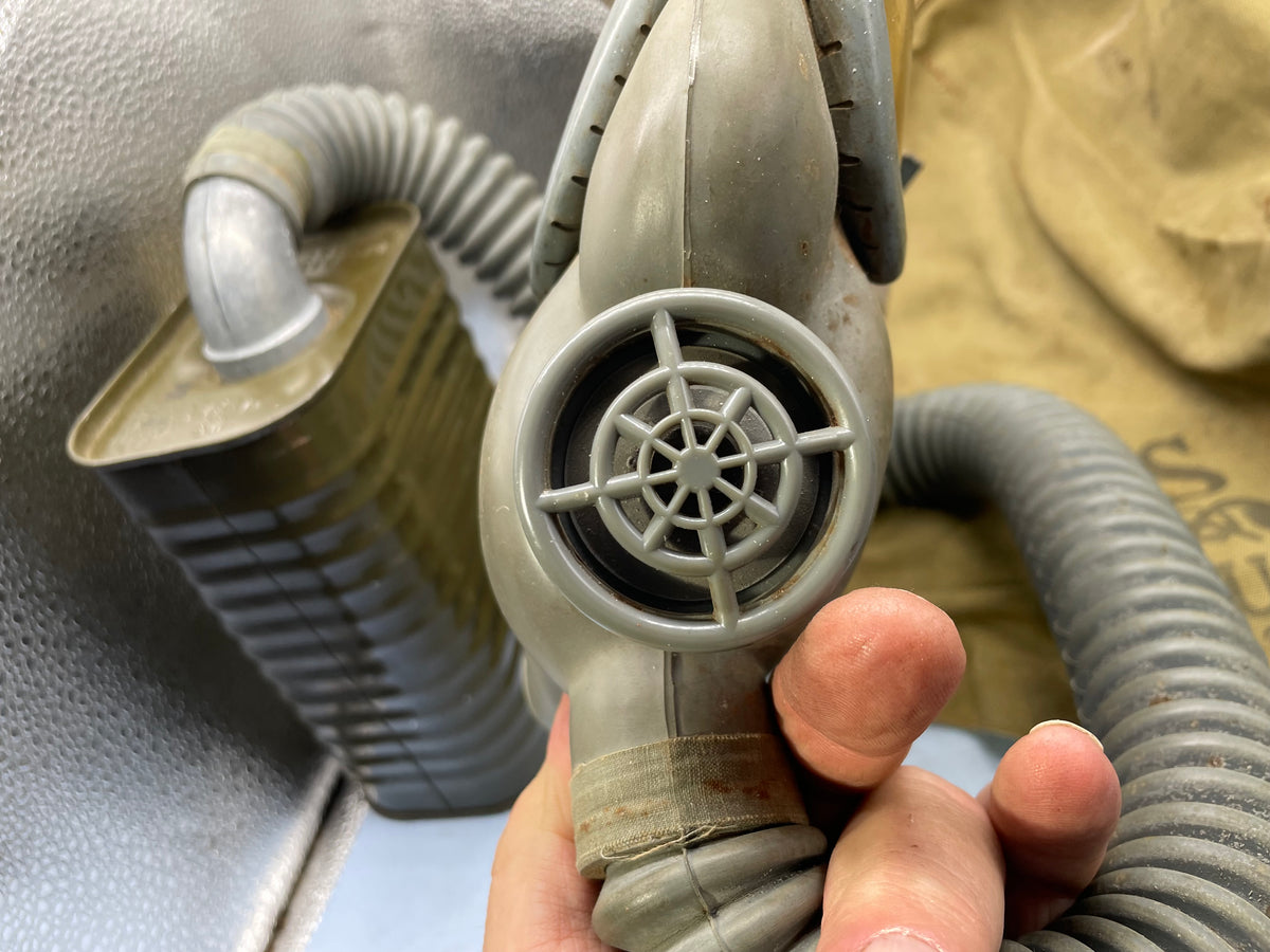 Original US Army M3 Service Gas Mask in Bag - in Stunning Condition - The Militaria Shop