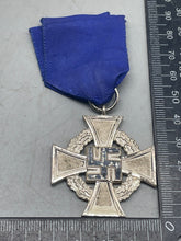 Charger l'image dans la galerie, Original WW2 German 25 Years Faithful Service Medal with Ribbon - The Militaria Shop