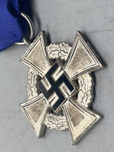 Charger l'image dans la galerie, Original WW2 German 25 Years Faithful Service Medal with Ribbon - The Militaria Shop