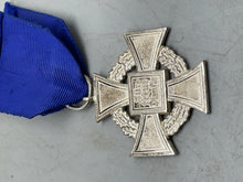 Charger l'image dans la galerie, Original WW2 German 25 Years Faithful Service Medal with Ribbon - The Militaria Shop