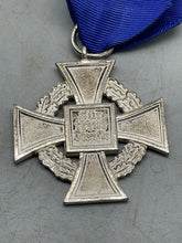 Charger l'image dans la galerie, Original WW2 German 25 Years Faithful Service Medal with Ribbon - The Militaria Shop