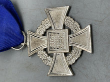 Charger l'image dans la galerie, Original WW2 German 25 Years Faithful Service Medal with Ribbon - The Militaria Shop
