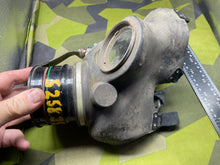 Charger l'image dans la galerie, WW2 British Home Front Warden's Gas Mask