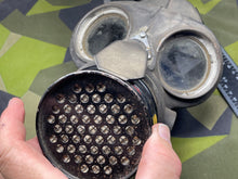 Charger l'image dans la galerie, WW2 British Home Front Warden's Gas Mask