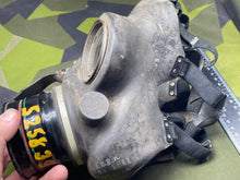 Charger l'image dans la galerie, WW2 British Home Front Warden's Gas Mask
