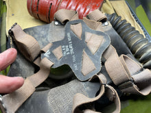 Charger l'image dans la galerie, Original WW2 British Army GSR General Service Respirator Gas Mask Set