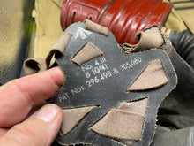 Charger l'image dans la galerie, Original WW2 British Army GSR General Service Respirator Gas Mask Set