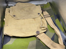 Charger l'image dans la galerie, Original WW2 British Army GSR General Service Respirator Gas Mask Set