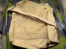Charger l'image dans la galerie, Original WW2 British Army GSR General Service Respirator Gas Mask Set