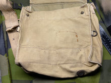 Charger l'image dans la galerie, Original WW2 British Army GSR General Service Respirator Gas Mask Set
