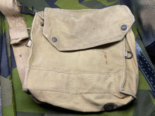Charger l'image dans la galerie, Original WW2 British Army GSR General Service Respirator Gas Mask Set