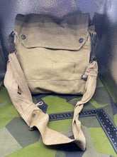 Charger l'image dans la galerie, Original WW2 British Army GSR General Service Respirator Gas Mask Set