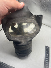 Charger l'image dans la galerie, Original WW2 Civilian British Home Front Gas Mask in Black
