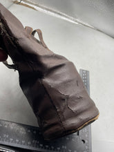 Load image into Gallery viewer, Original WW2 British Home Front Civilian Gas Mask Private Purchase Carrying Bag - The Militaria Shop