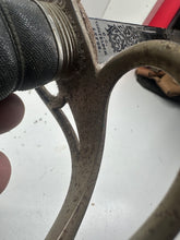 Charger l'image dans la galerie, Original WW2 British Army Royal Artillery Officers Sword - George VI