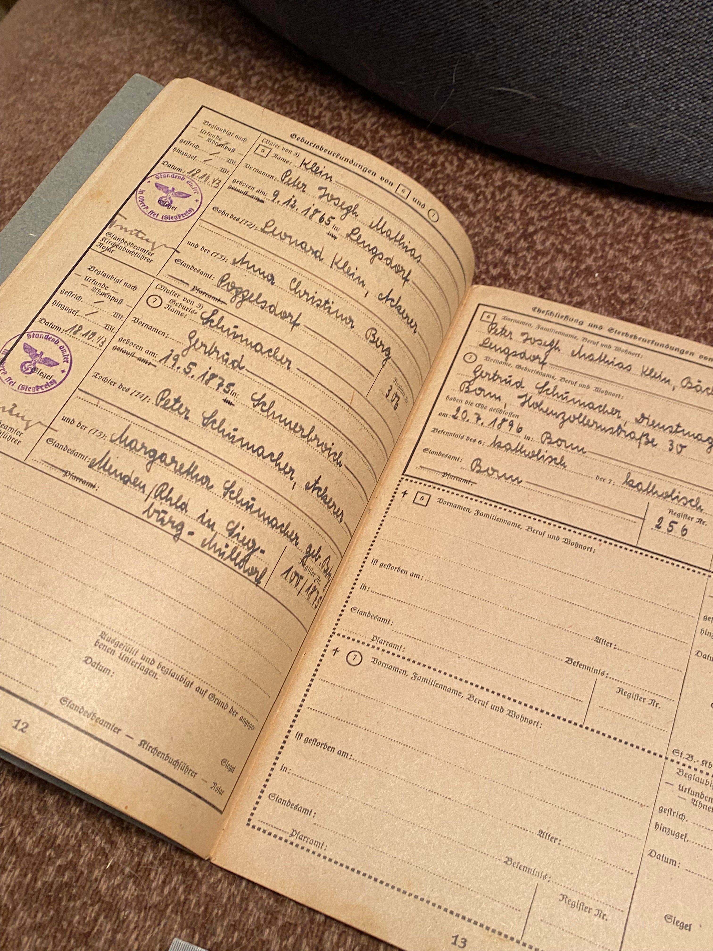 Interesting WW2 German Der Abnenpass. Contains a lot of interesting information. - The Militaria Shop