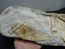 Load image into Gallery viewer, Original WW2 Pattern British Army White Camouflaged Gloves / Gunners Mittens - The Militaria Shop