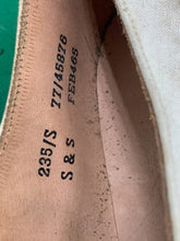 Charger l'image dans la galerie, Original WW2 British Army Women's White Summer Shoes - ATS WAAF - Size 235s - The Militaria Shop