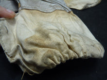 Load image into Gallery viewer, Original WW2 Pattern British Army White Camouflaged Gloves / Gunners Mittens - The Militaria Shop
