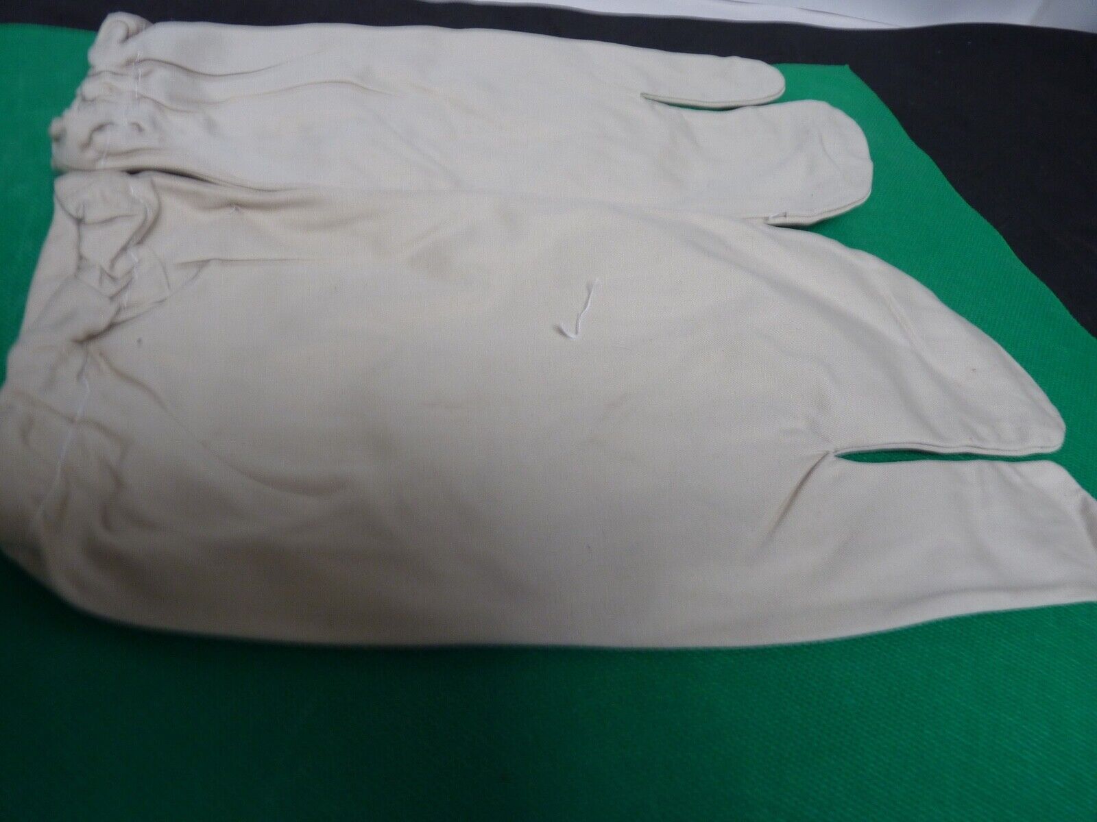 Original WW2 British Army Gunners Winter White Gloves - The Militaria Shop