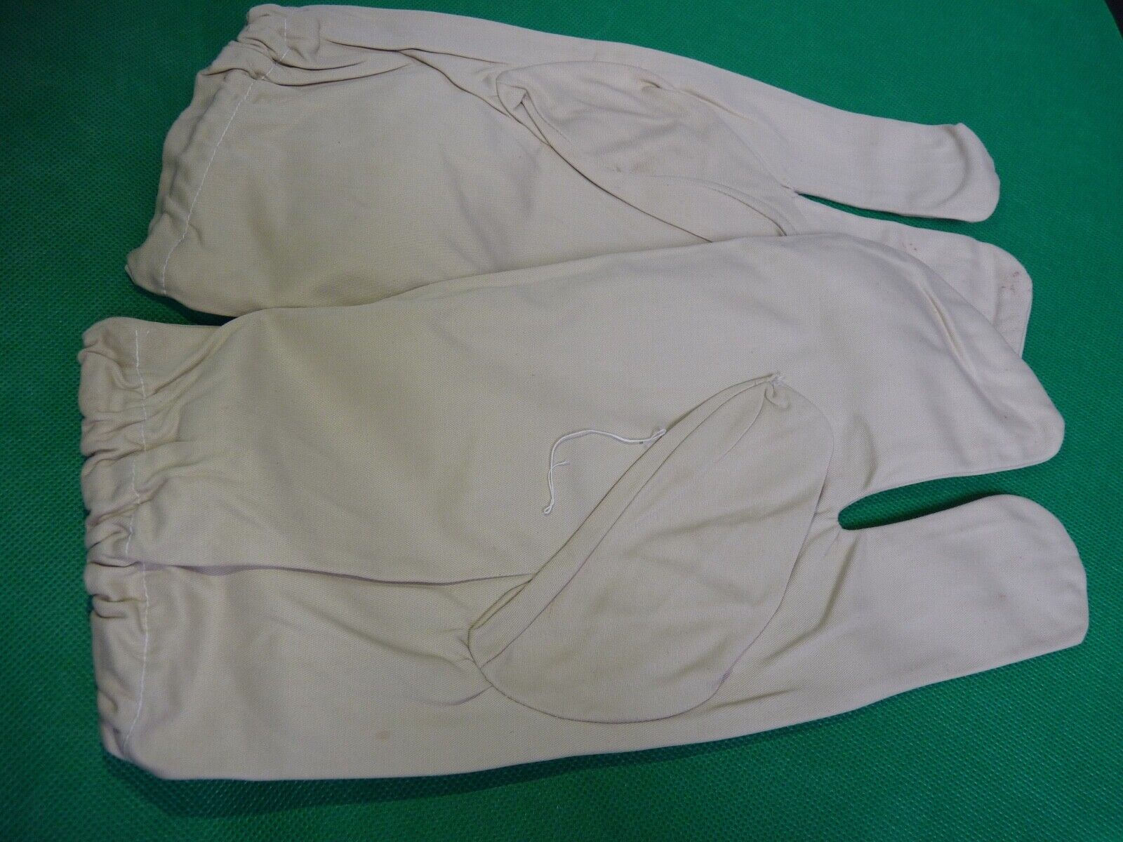 Original WW2 British Army Gunners Winter White Gloves - The Militaria Shop
