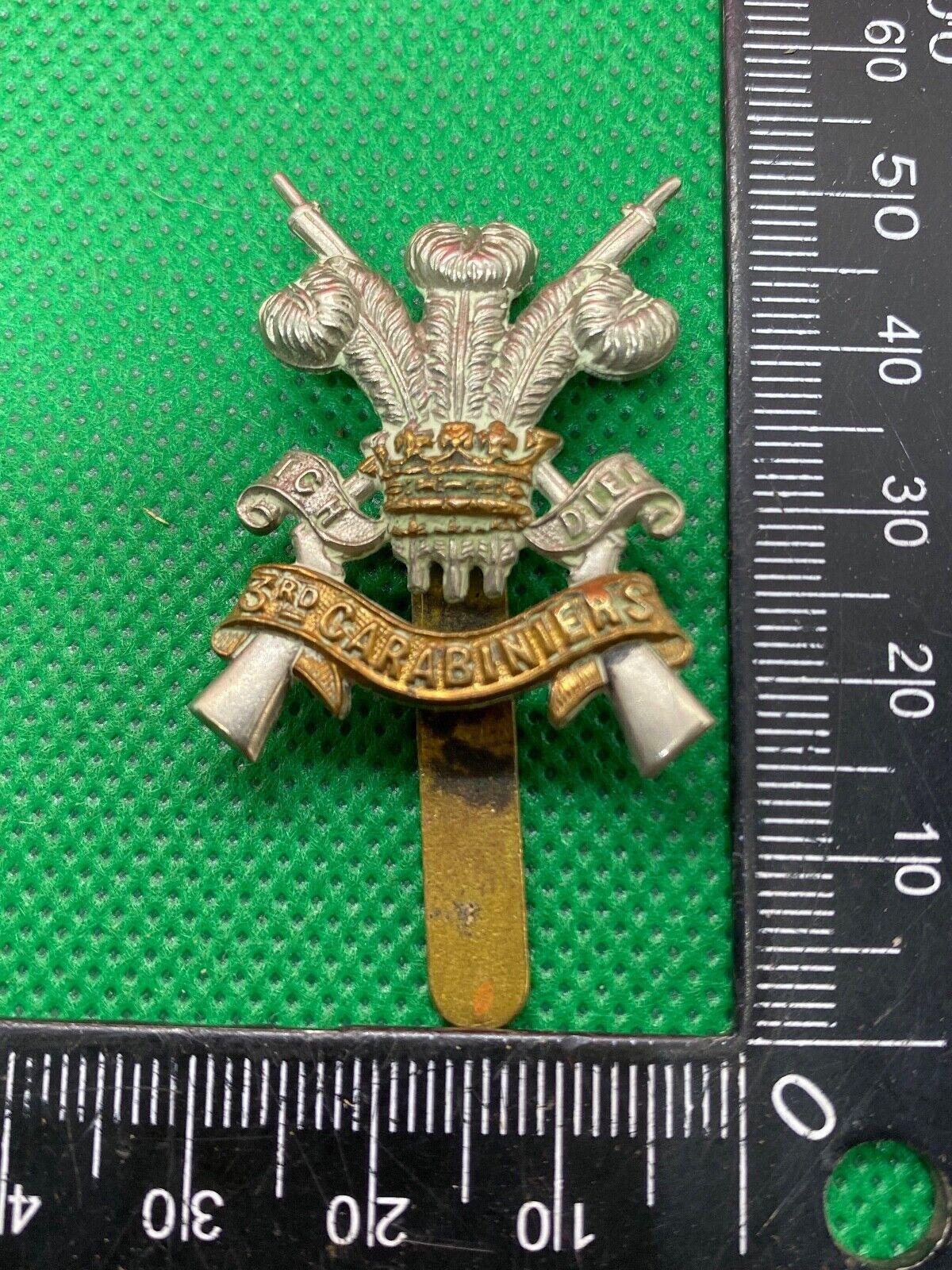 Original Ww1   Ww2 British Army - 3rd Carabiniers Regiment Cap Badge 