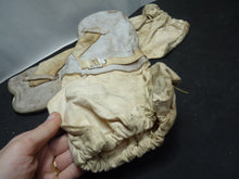 Load image into Gallery viewer, Original WW2 Pattern British Army White Camouflaged Gloves / Gunners Mittens - The Militaria Shop