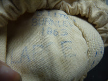 Load image into Gallery viewer, Original WW2 Pattern British Army White Camouflaged Gloves / Gunners Mittens - The Militaria Shop