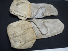Load image into Gallery viewer, Original WW2 Pattern British Army White Camouflaged Gloves / Gunners Mittens - The Militaria Shop