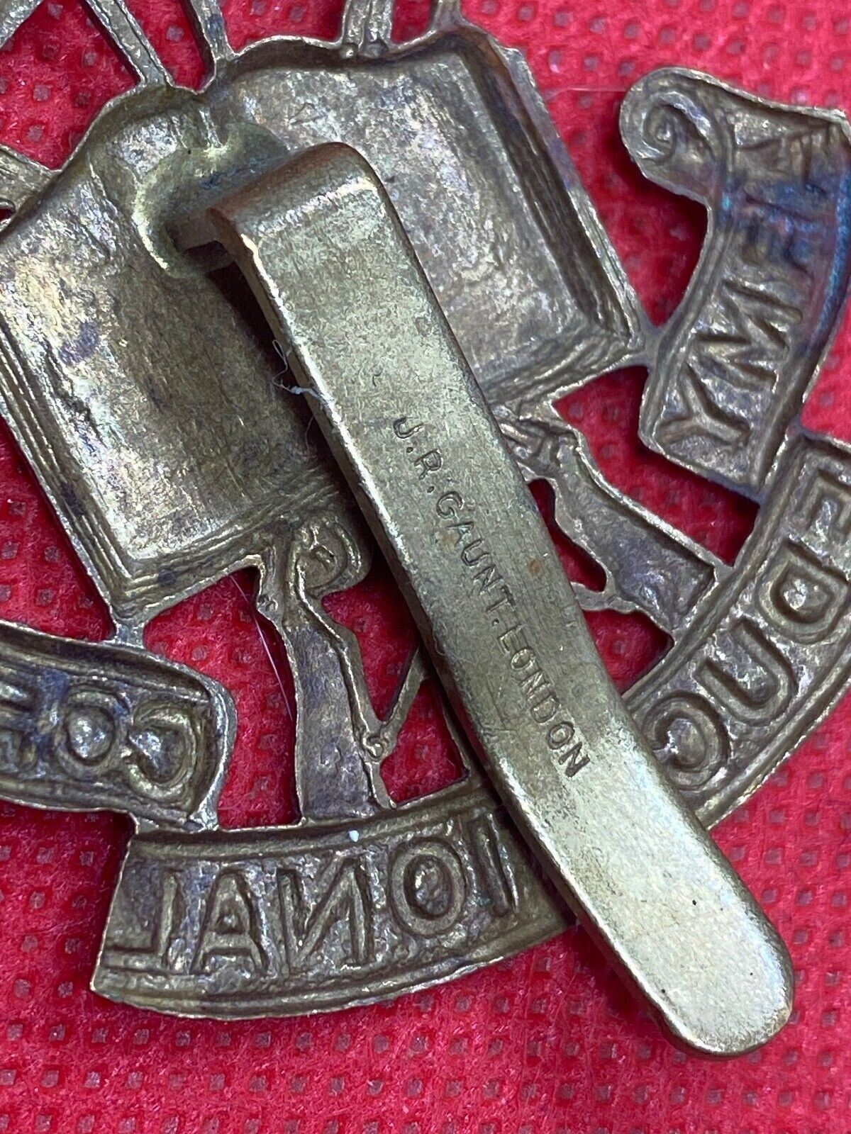 Original British Army - ARMY EDUCATION CORPS Cap Badge - The Militaria Shop