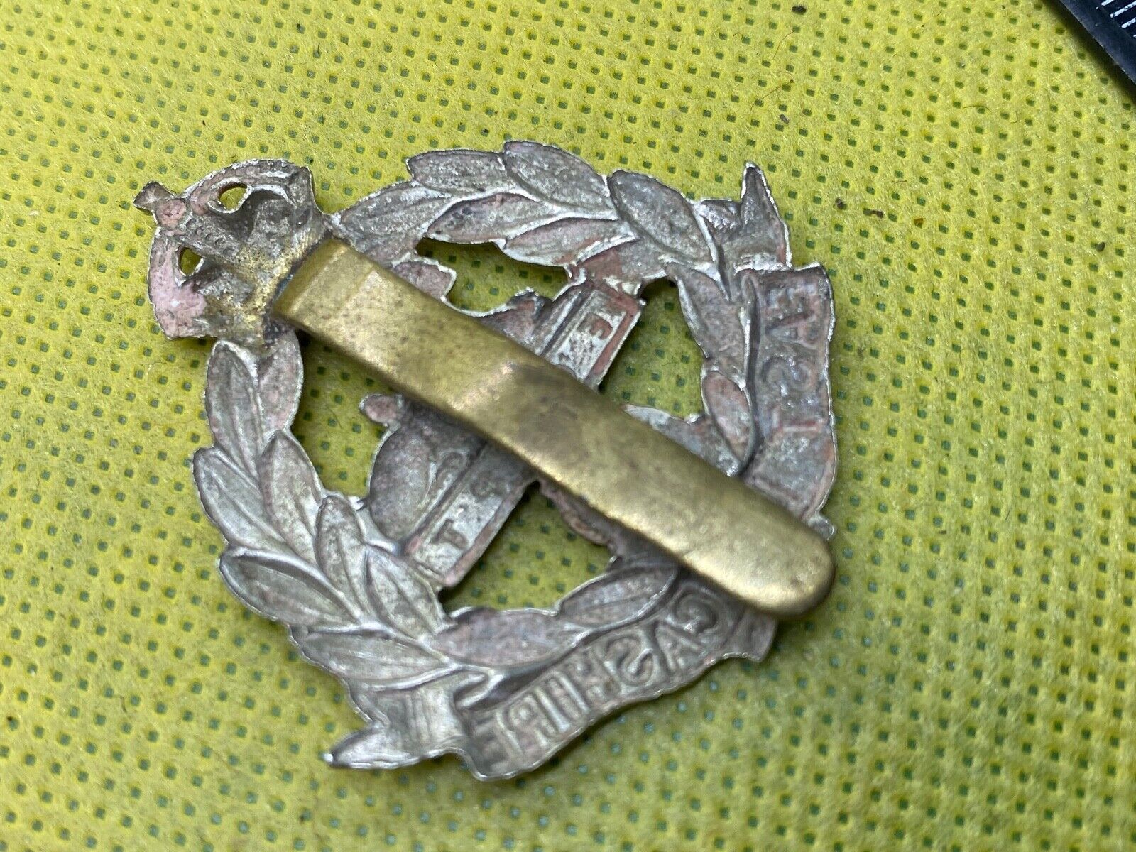 British Army East Lancashire Cap Badge. Kings Crown - The Militaria Shop