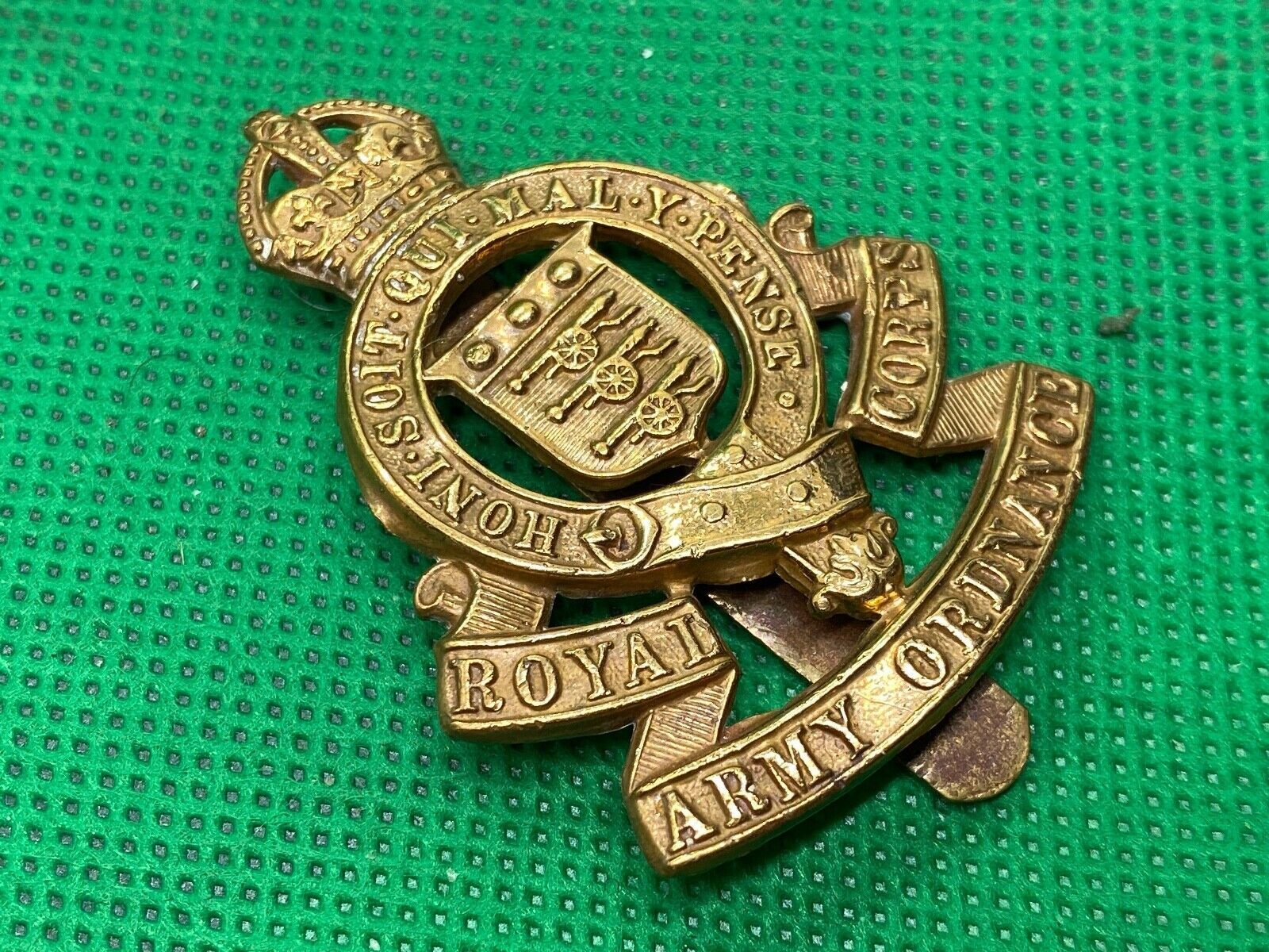 British Army - Royal Army Ordnance Corps King's Crown Cap Badge - The Militaria Shop