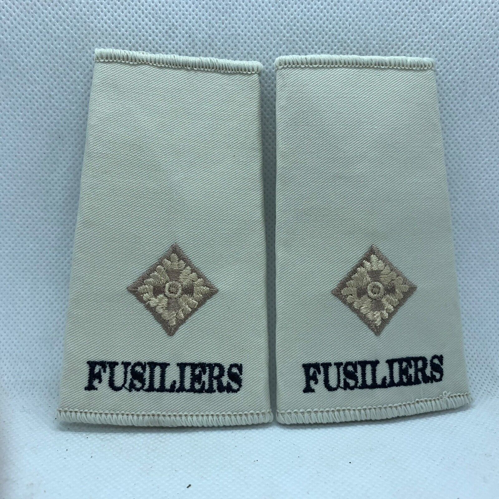 Fusiliers White Rank Slides / Epaulette Pair Genuine British Army - NEW - The Militaria Shop