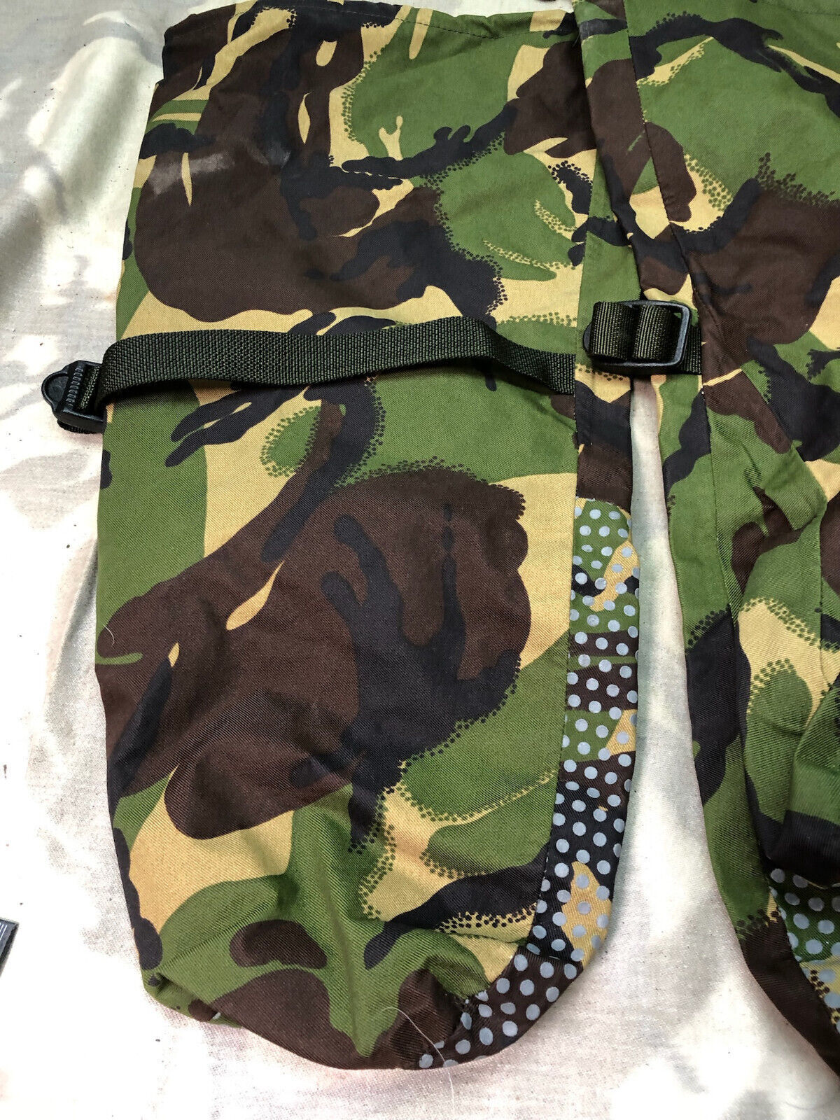 Genuine British Army DPM Camouflaged Goretex Outer Mittens - Size - Medium - The Militaria Shop