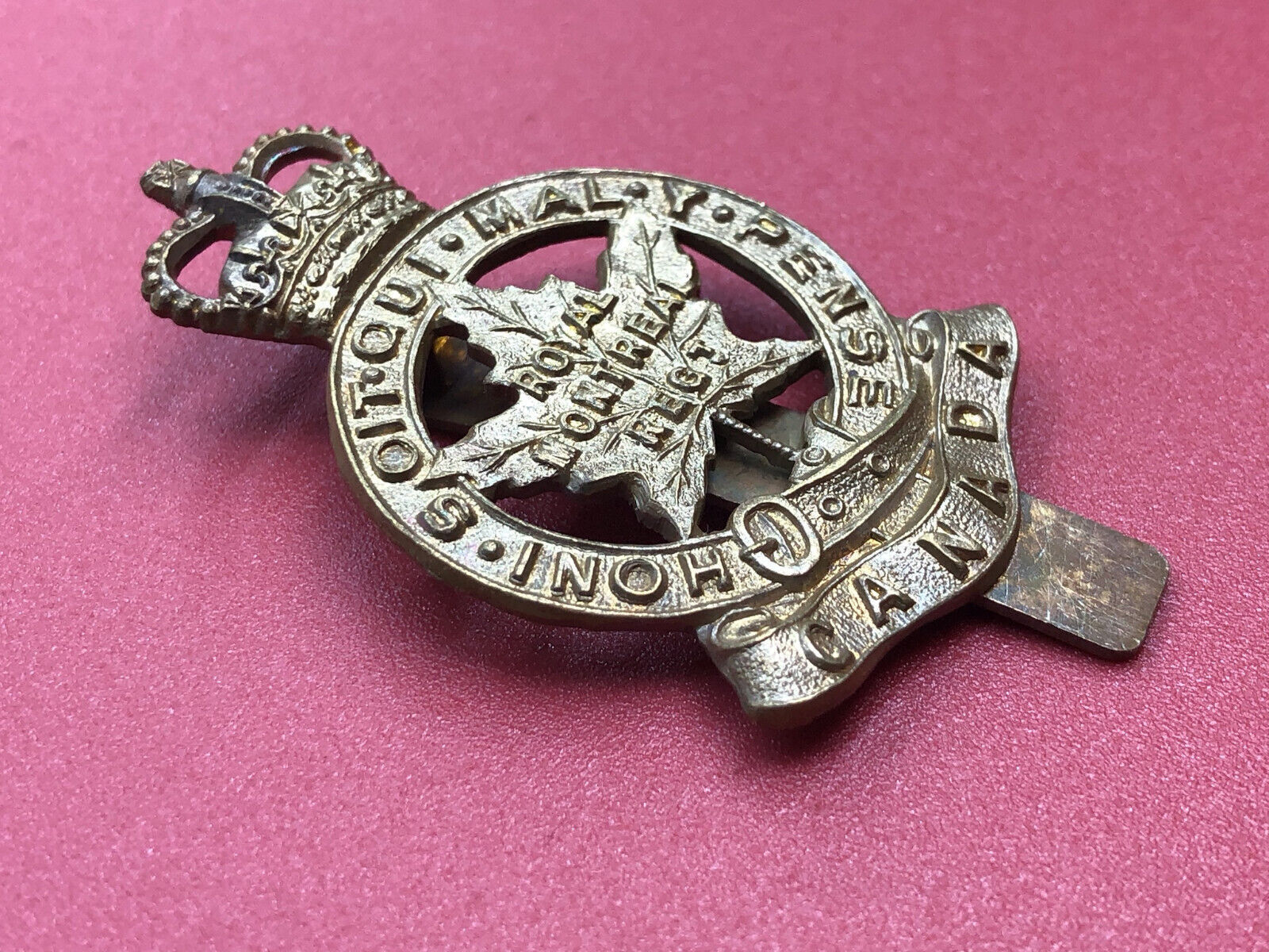 Genuine Canadian Army Royal Montreal Regiment Cap Badge - The Militaria Shop