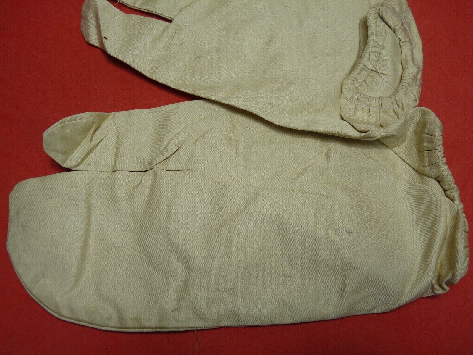 Original WW2 British Army Gunners Winter White Gloves - Dated 1942 - The Militaria Shop