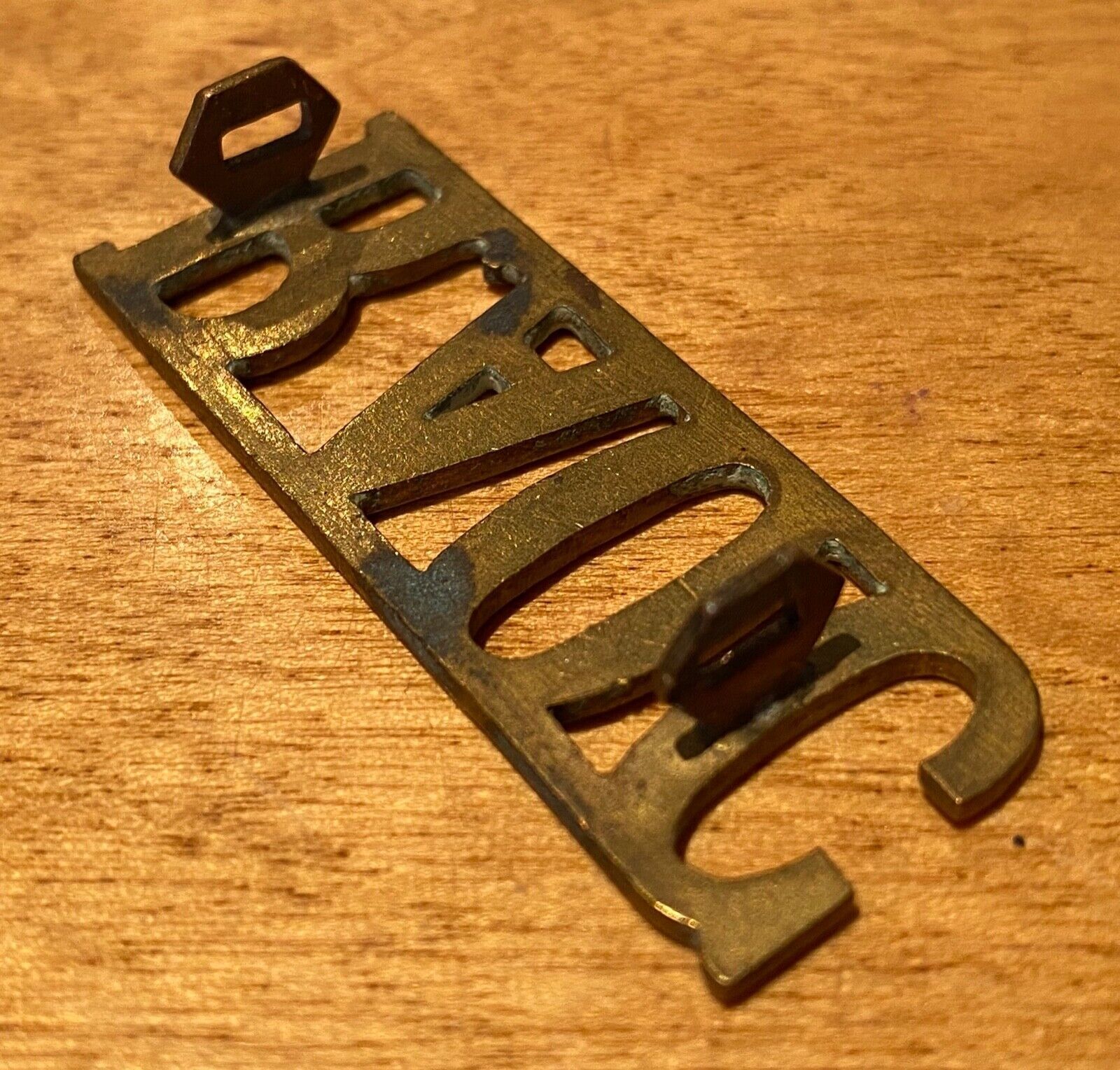 A nice WW1 British Army " RAOC " ROYAL ARMY ORDNANCE CORPS brass shoul - The Militaria Shop