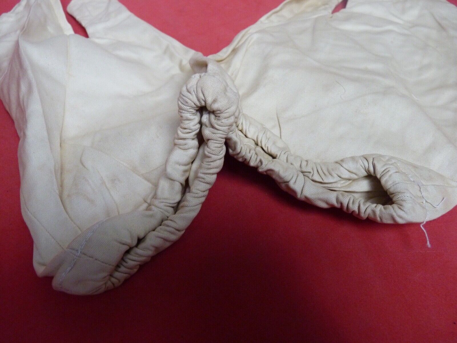 Original WW2 British Army Gunners Winter White Gloves - 1942 - The Militaria Shop