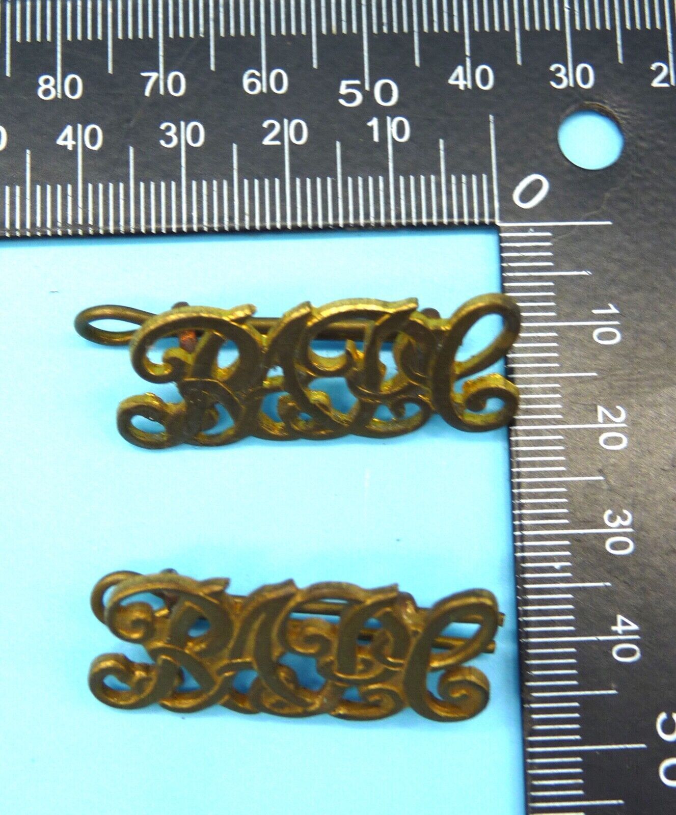WW1 British Army Royal Army Pay Corps RAPC Original Brass Shoulder Titles. - The Militaria Shop