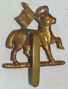 A WW1 / WW2 British Army West Surreys The Queen's Royal Regiment cap badge - The Militaria Shop