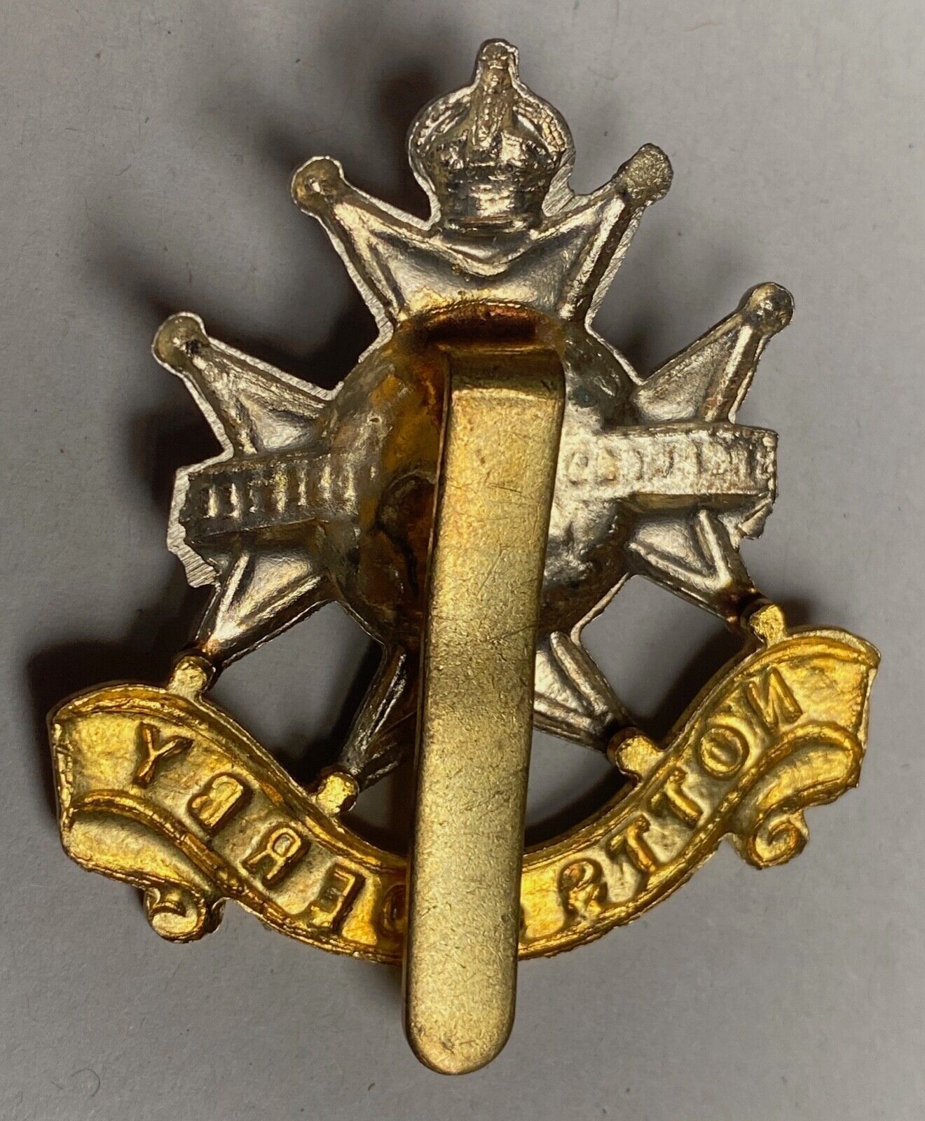 WW1 / WW2 British Army - Notts & Derby white metal and brass cap badge. - The Militaria Shop