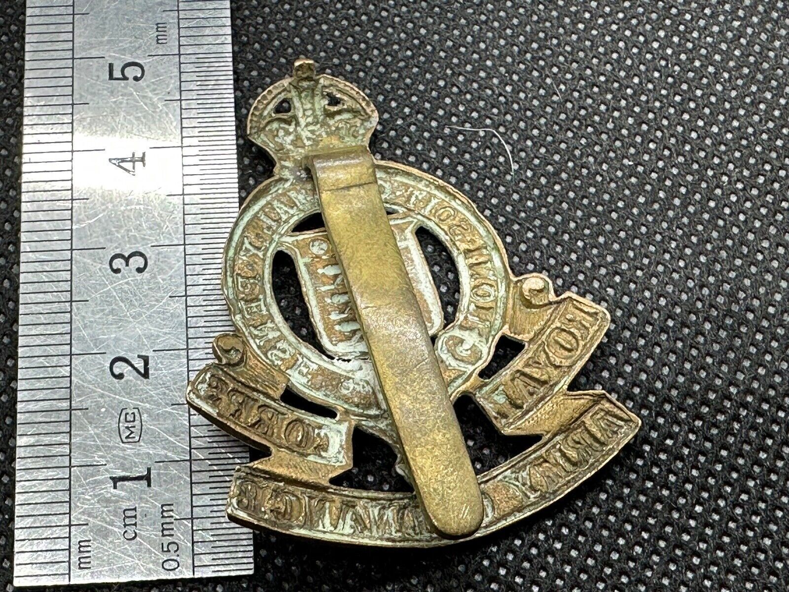 Original WW2 British Royal Army Ordinance Corps RAOC Brass Kings Crown Cap Badge - The Militaria Shop