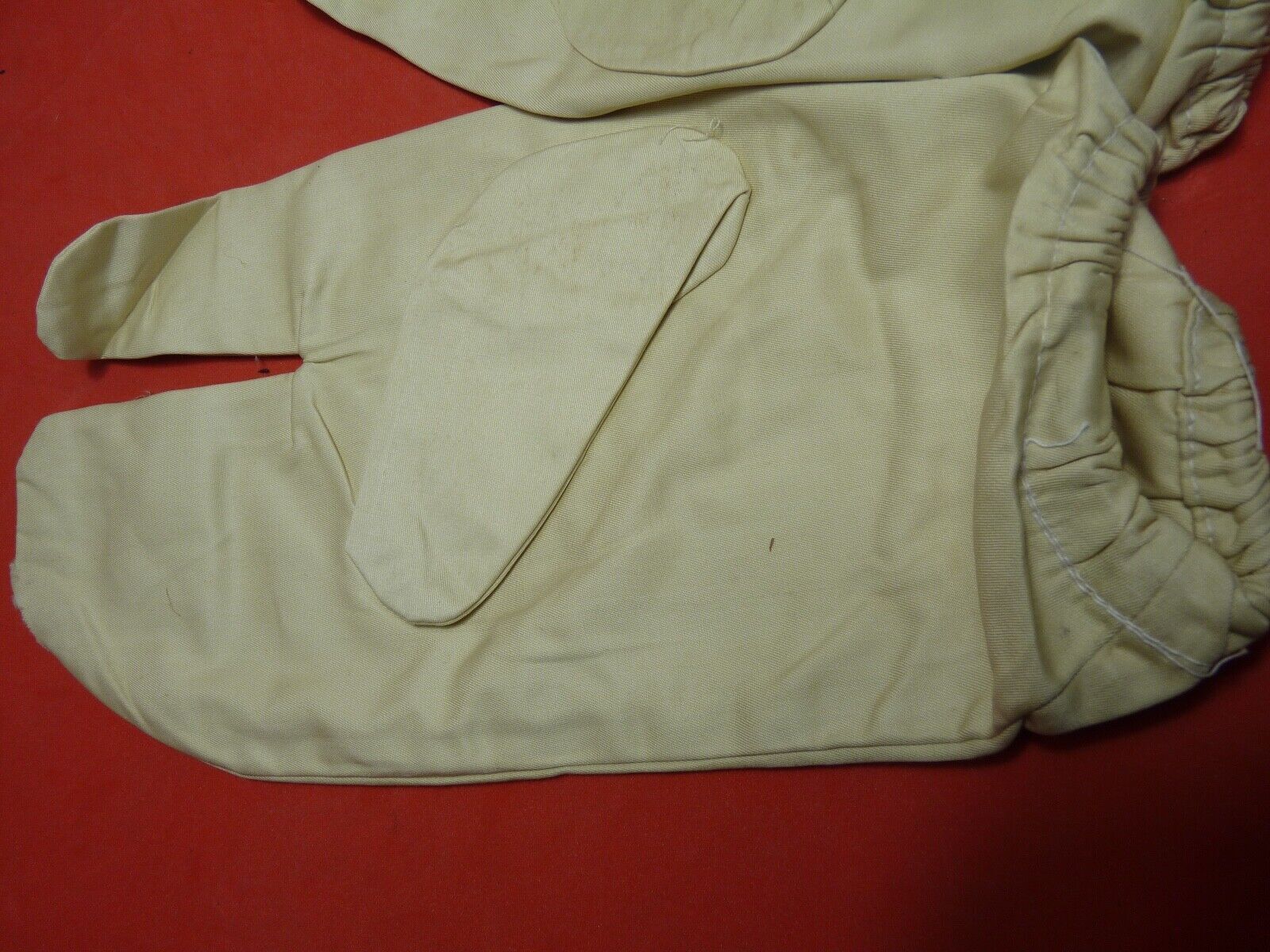 Original WW2 British Army Gunners Winter White Gloves - Dated 1942 - The Militaria Shop