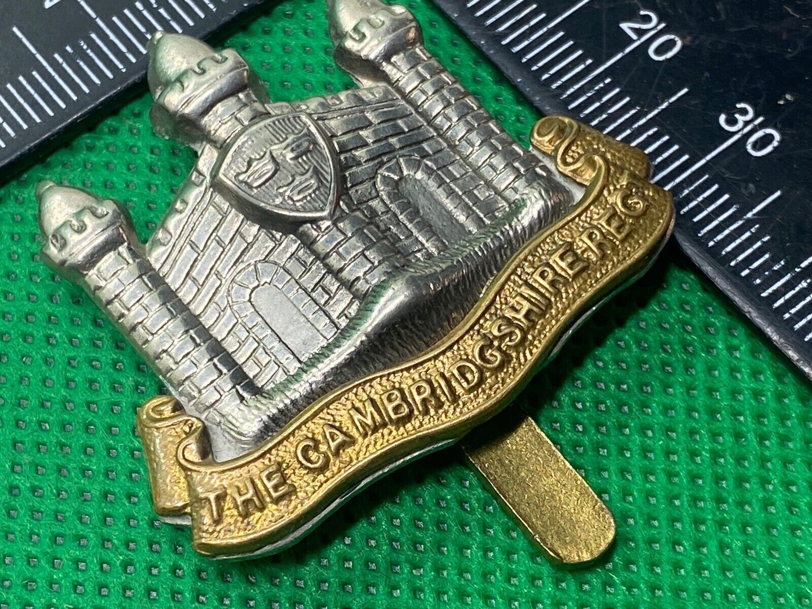 British Army - The Cambridgeshire Regiment Cap Badge - The Militaria Shop