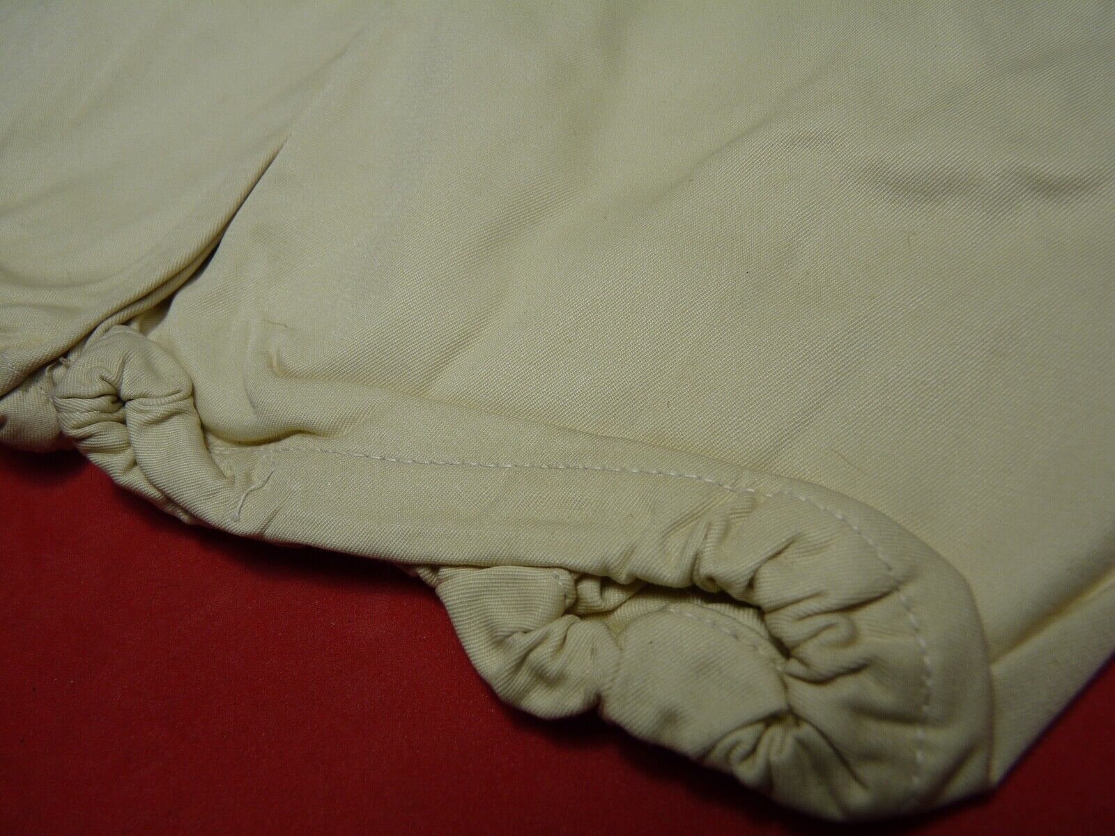 Original WW2 British Army Gunners Winter White Gloves - Dated 1941 - The Militaria Shop