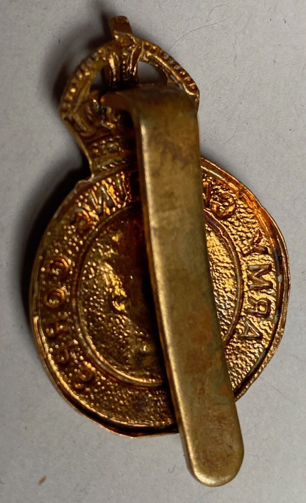 WW2 British Army - Army Catering Corps KC brass and white metal cap badge. - The Militaria Shop